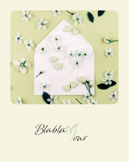 Image montrant enveloppe contenant une lettre avec des fleurs