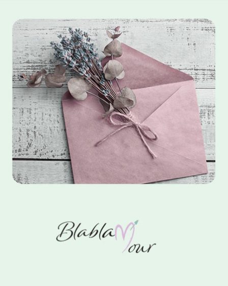 Image montrant une enveloppe et des fleurs séchées pour illustrer la lettre émouvante à un ex